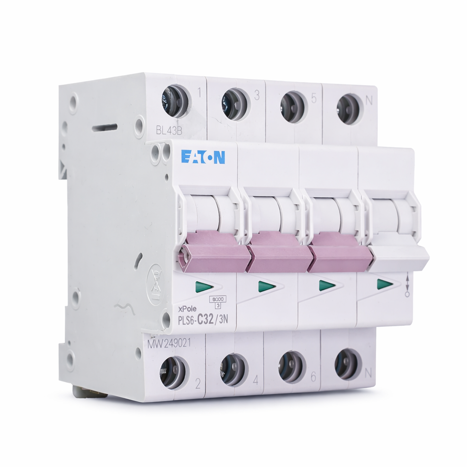 Eaton installatieautomaat 3-fase C32 - Solar-evshop.nl